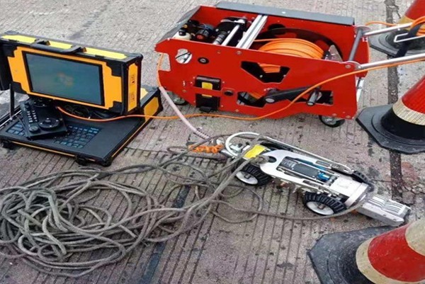 新邱CCTV管道检测机器人